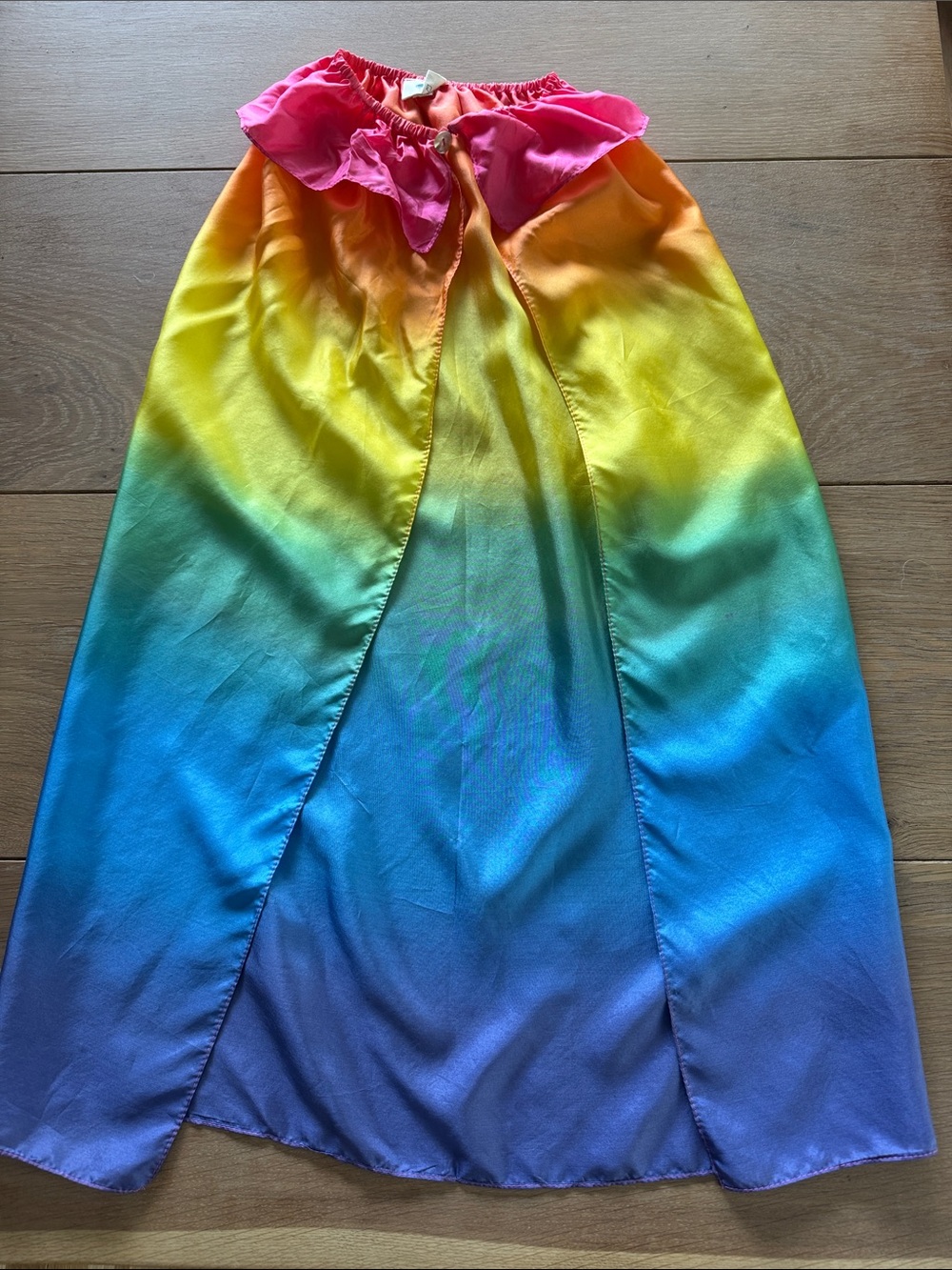 Sarah's Silks Cape - Picture 3 of 5